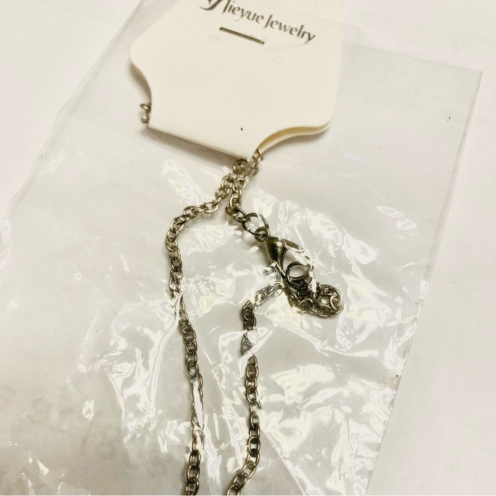 PINEAPPLE HAWAII 3D PINEAPPLE PENDANT CHAIN NECKLACE SILVERTONE NIB - Picture 7 of 8